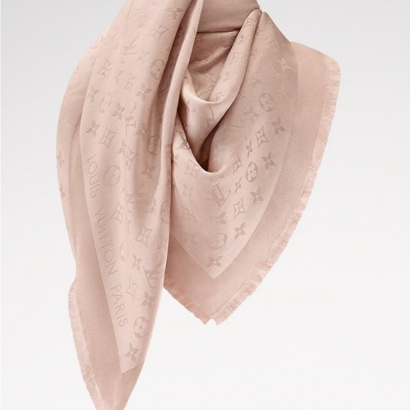 Louis Vuitton Monogram Shine Shawl - Picture 4 of 9